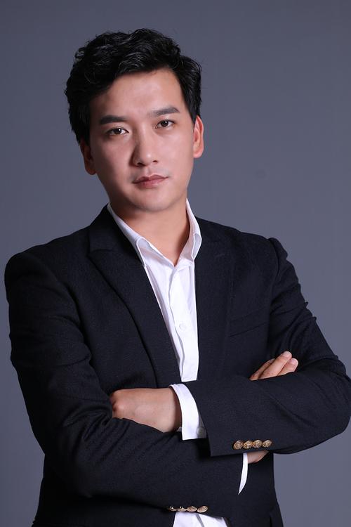 商务高 级培训师,移动商务推广组特约顾问,拥有相当丰富的企业营销